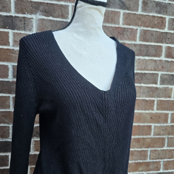 Old Navy Black V-Neck Sweater for Women - Picture 6 of 10